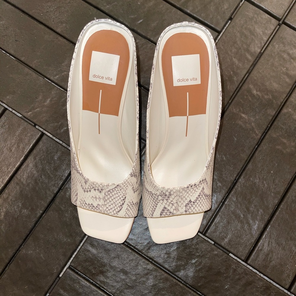 Dolce Vita -DESI HEELS IN BONE SNAKE PRINT LEATHER